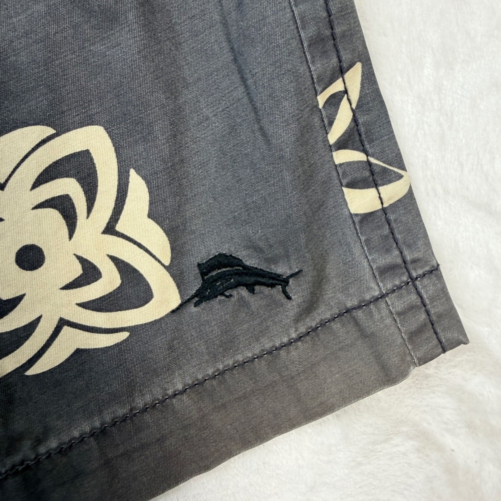 Tommy Bahama Relax Chinos Mens 33 Grey Pineapple Tropical Golf Vacation Shorts - Picture 3 of 12